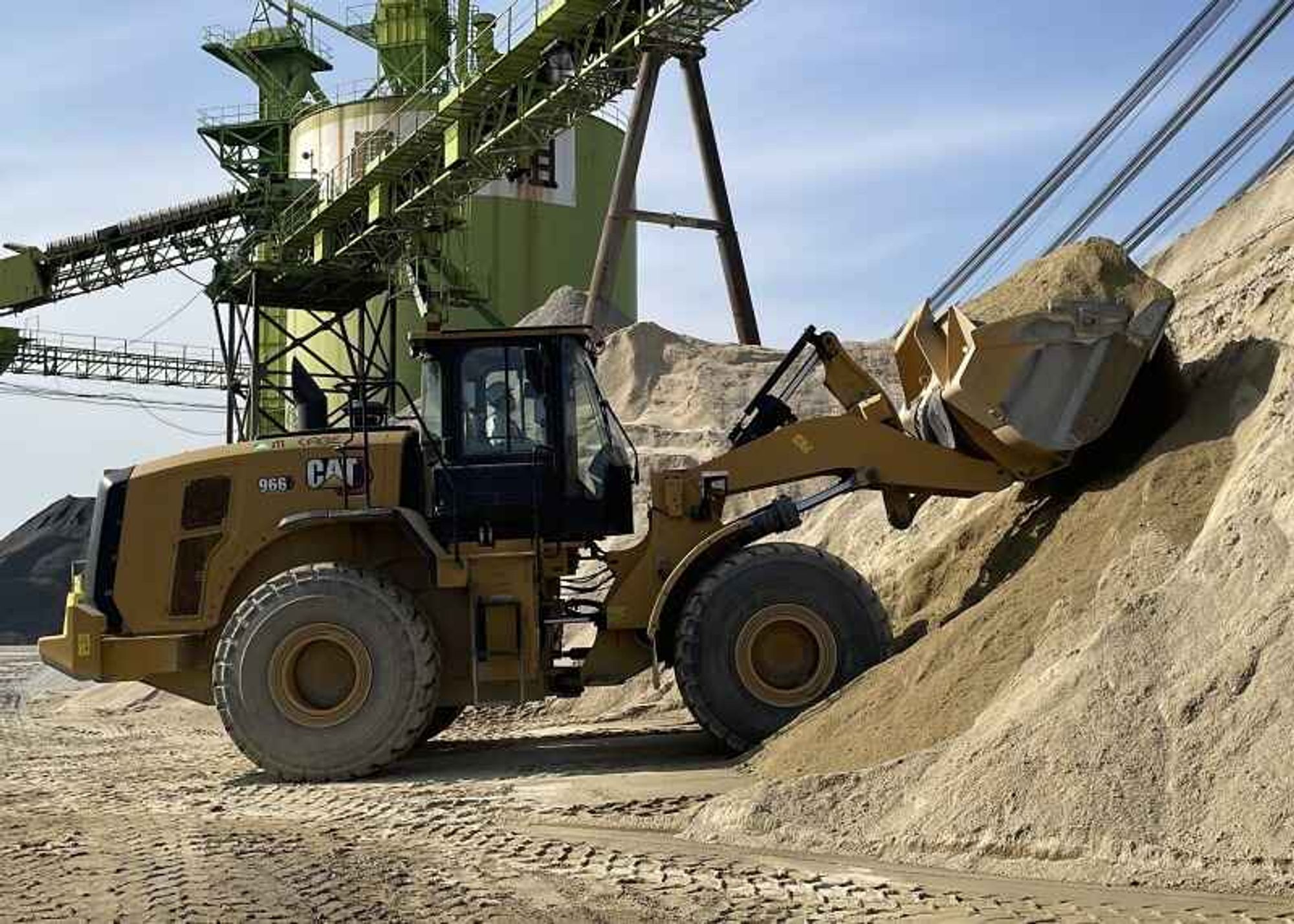 ＜重機オペレーター＞必須は普通自動車免許だけ！残業ほぼなし◎-1番目の画像