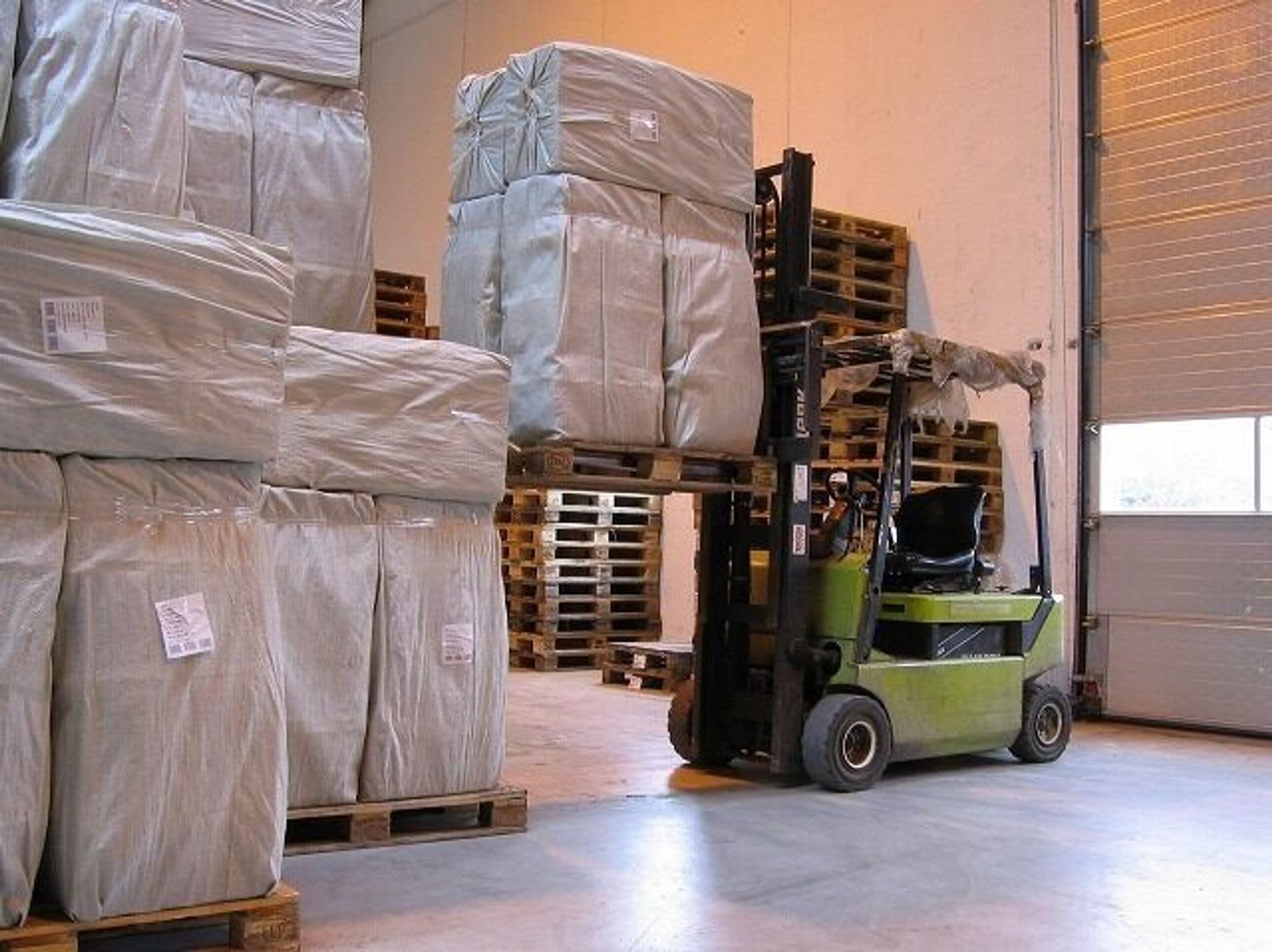 【フォークリフト】車通勤OK！転勤なし◎腰を据えて長く働けますの17枚目の画像