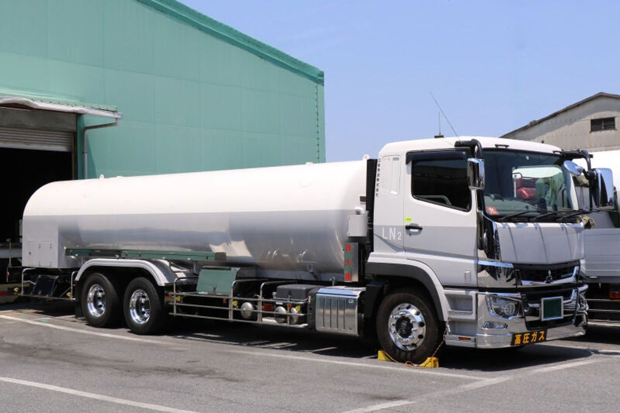 力作業なし*平均月額36万円!安定高収入【大型タンクローリー】-1番目の画像