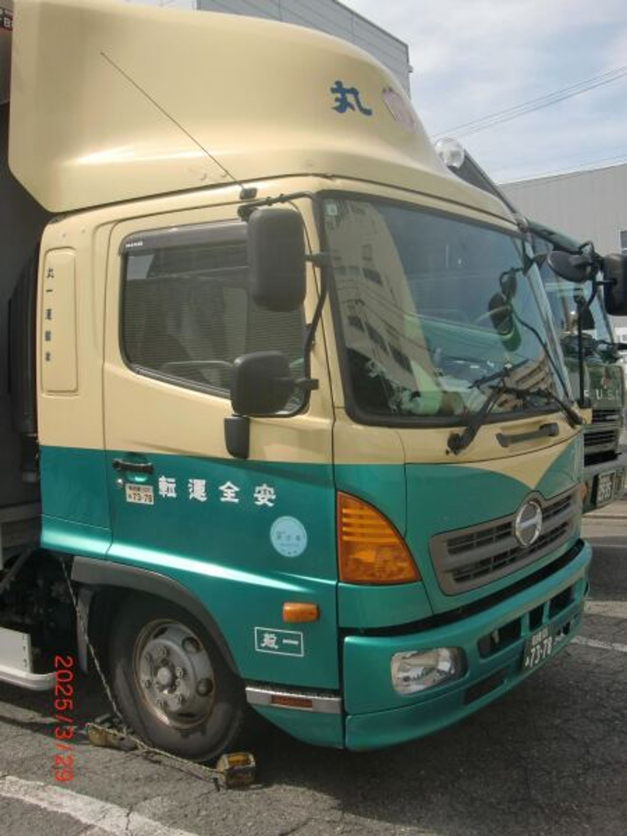 【日祝休み】手当充実◎昇給・賞与あり|4tトラックドライバー-0番目の画像