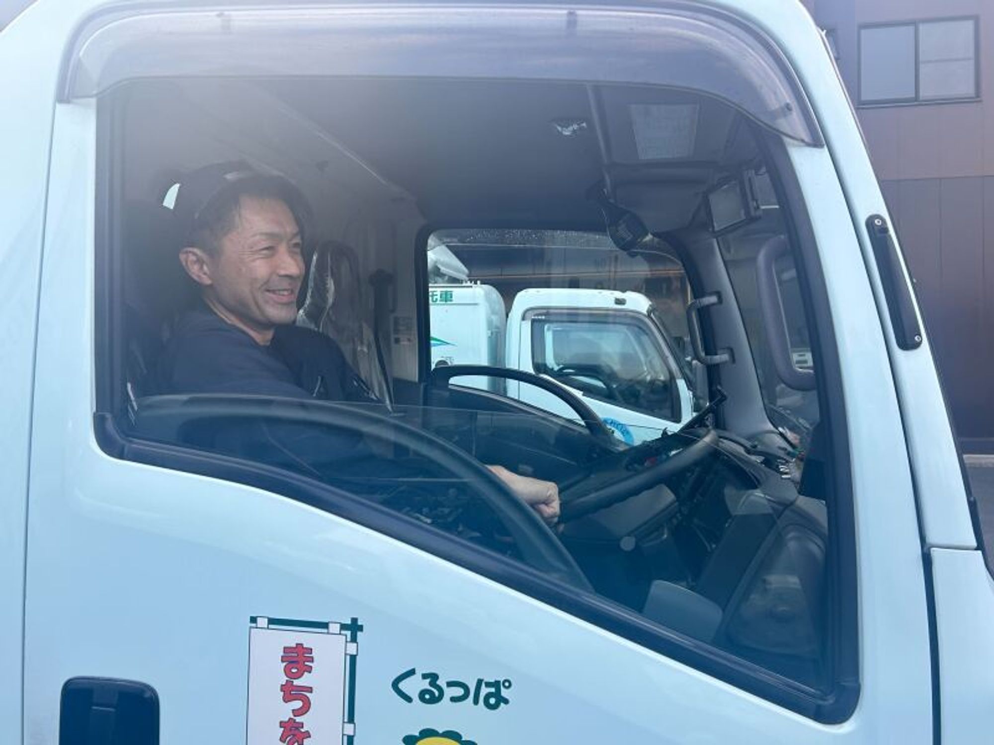 週休3日制◎プライベートも両立★【ゴミ収集作業ドライバー】-1番目の画像