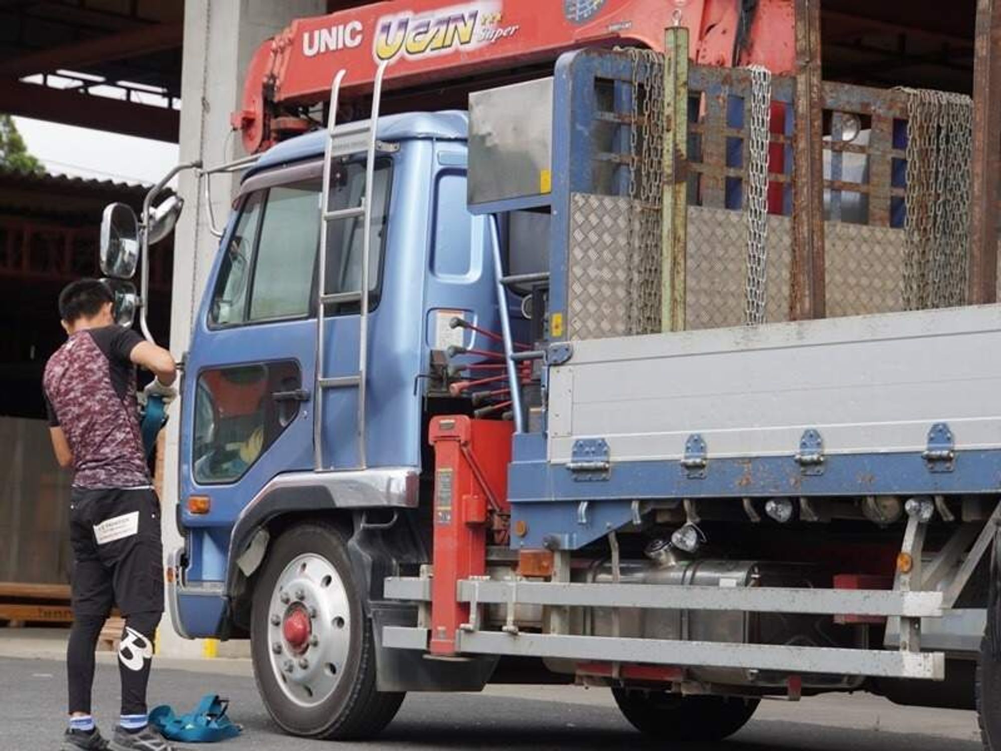 〈大型ドライバー〉資材・型枠材運搬のお仕事！研修制度あり★-0番目の画像