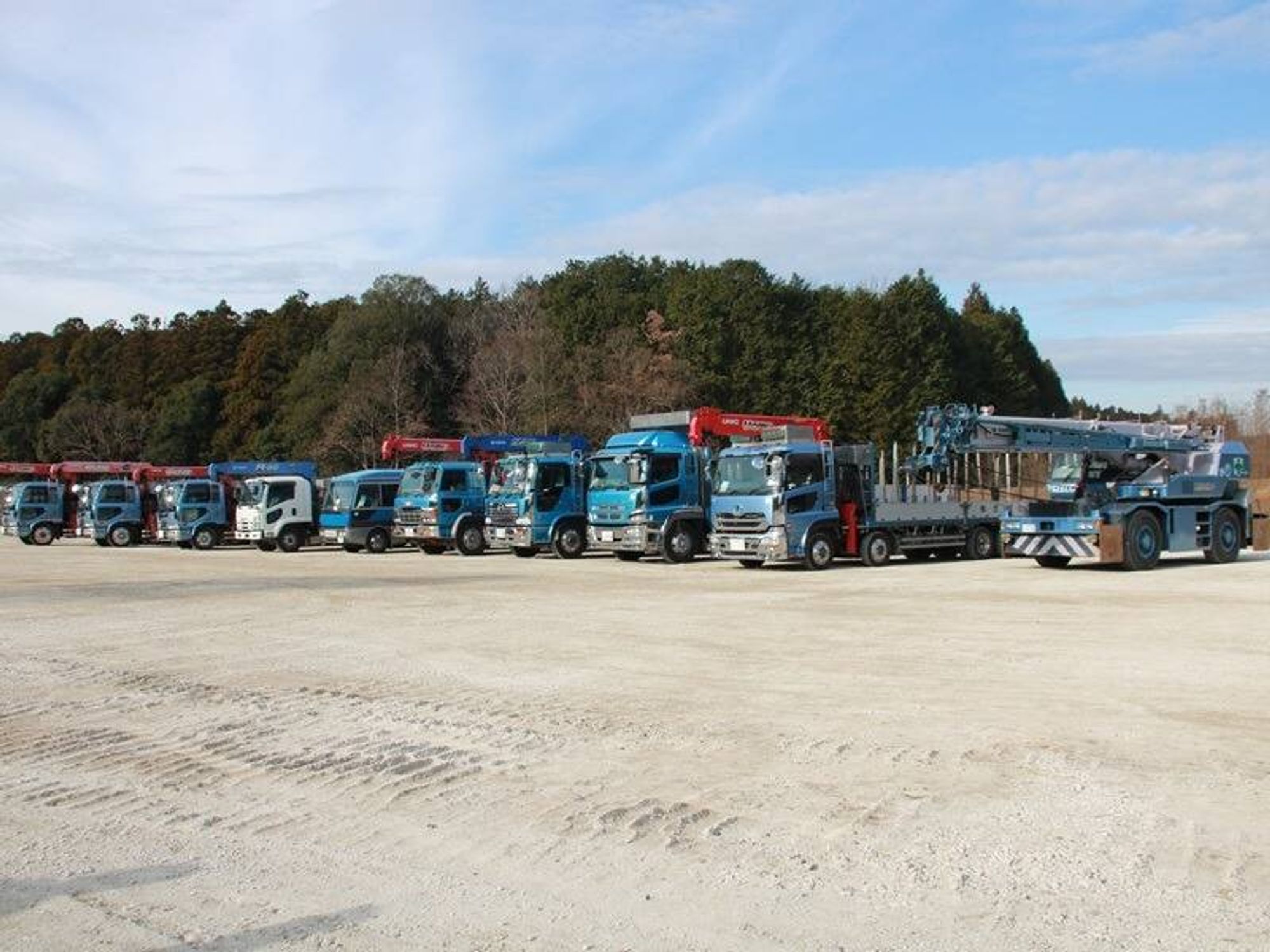 〈大型ドライバー〉資材・型枠材運搬のお仕事！研修制度あり★-1番目の画像