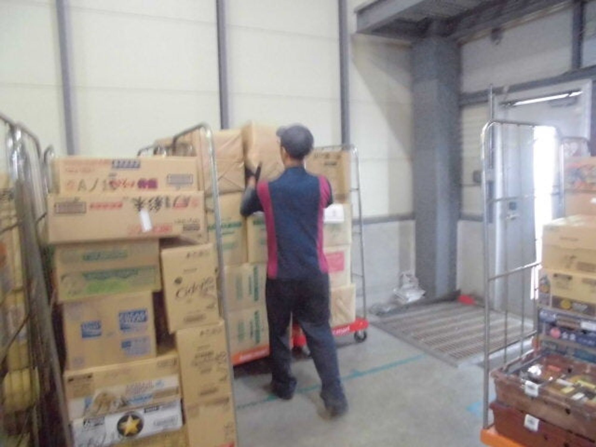 【充実の福利厚生】月給30万円以上！コンビニへの配送業務-1番目の画像