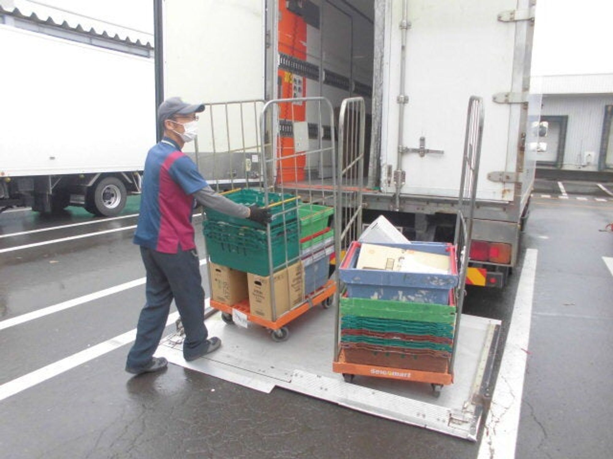 【充実の福利厚生】月給30万円以上！コンビニへの配送業務-0番目の画像