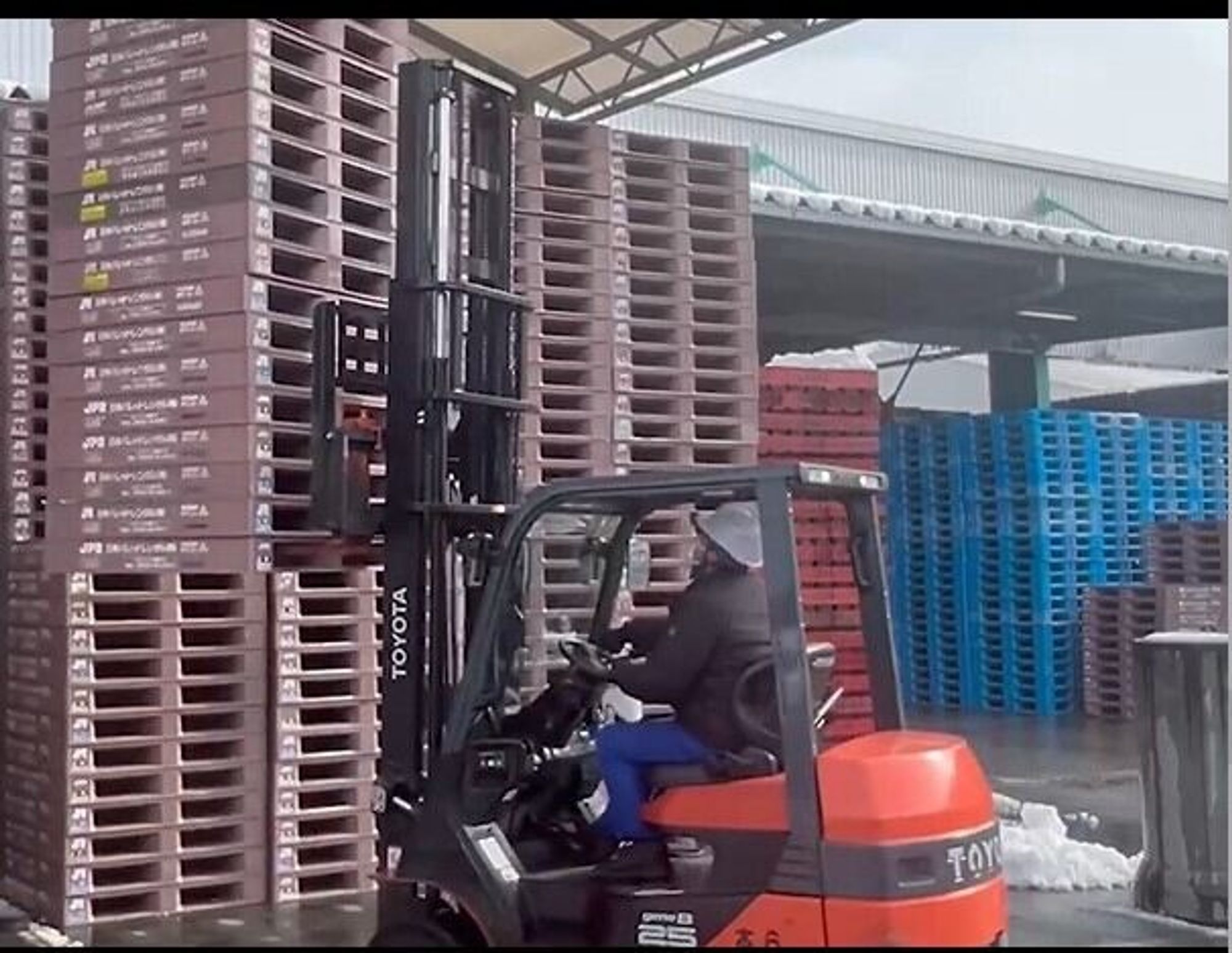 【フォークリフトでの荷役業務】ドライバー補助♪-0番目の画像