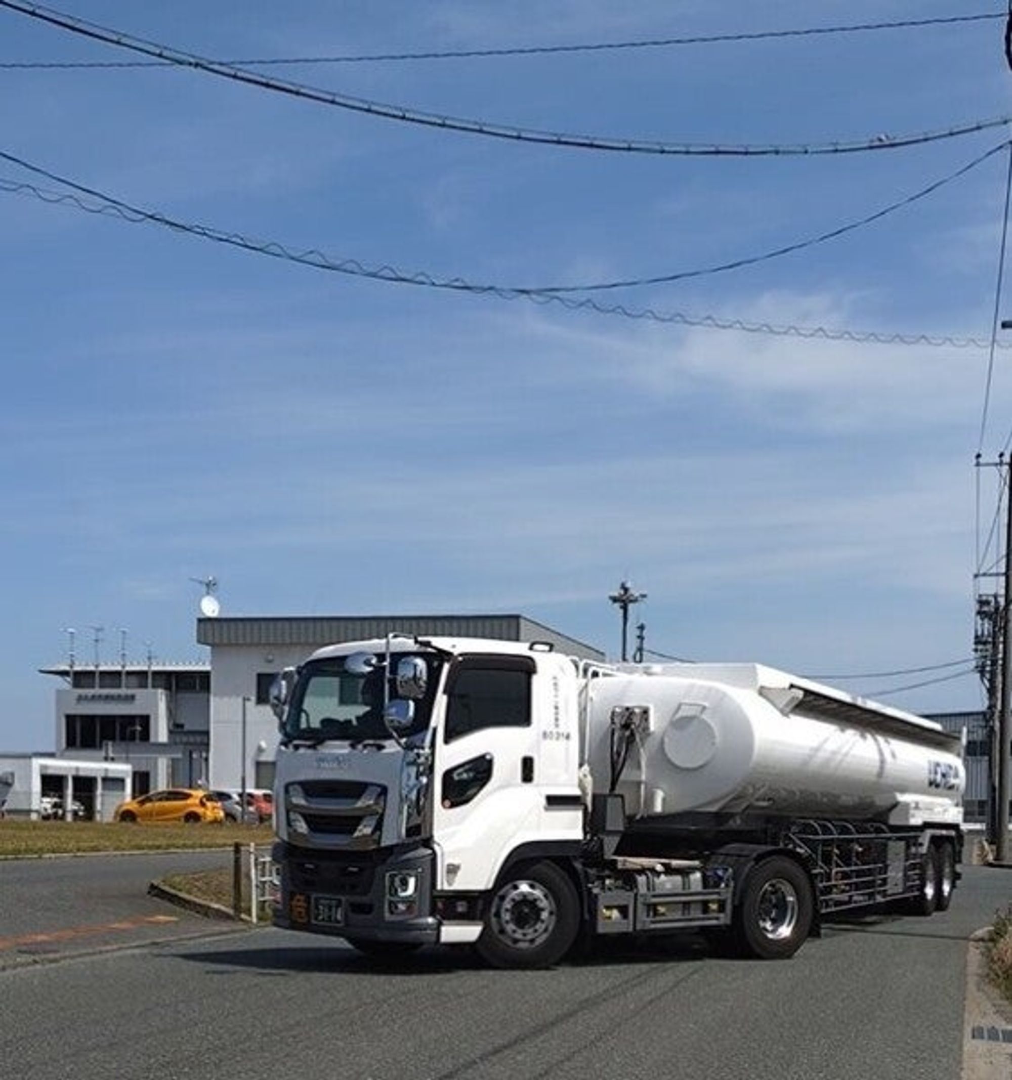 【大型免許必須】石油輸送！賞与年2回、資格取得支援制度あり-0番目の画像