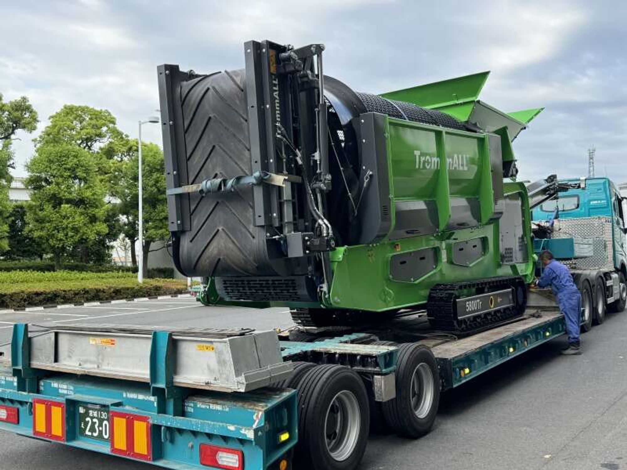 重機を運ぶ大型トレーラー運転手募集中！！-1番目の画像