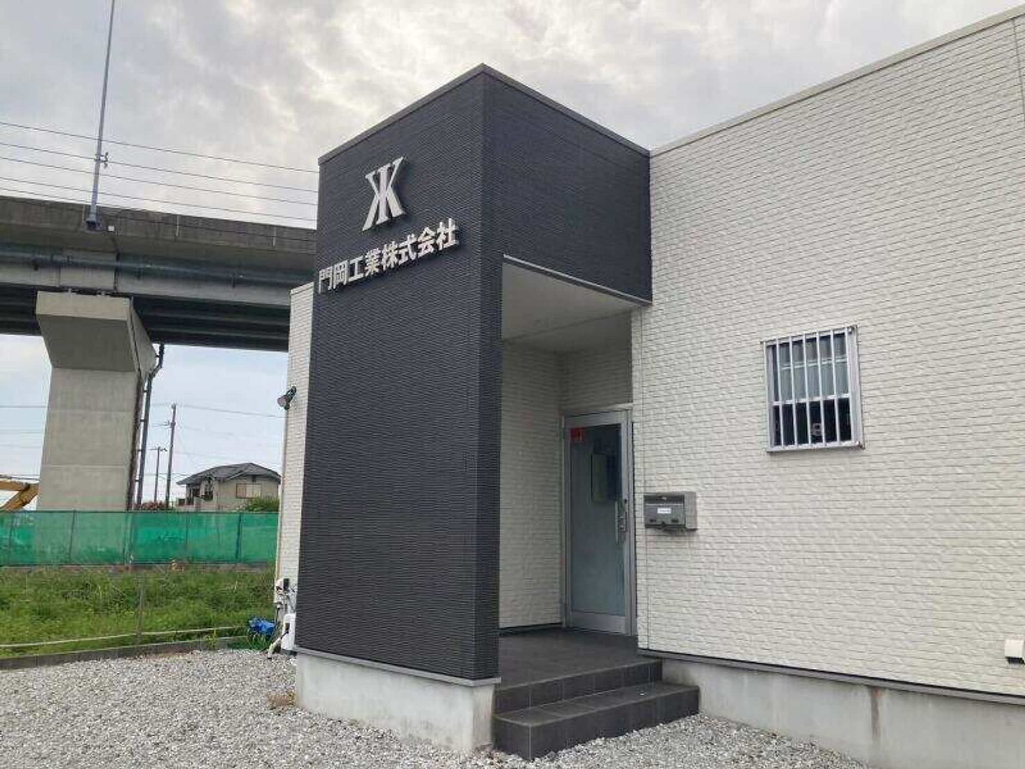 資格・経験なしOK！大型免許取得制度あり/ミキサー車ドライバー-0番目の画像