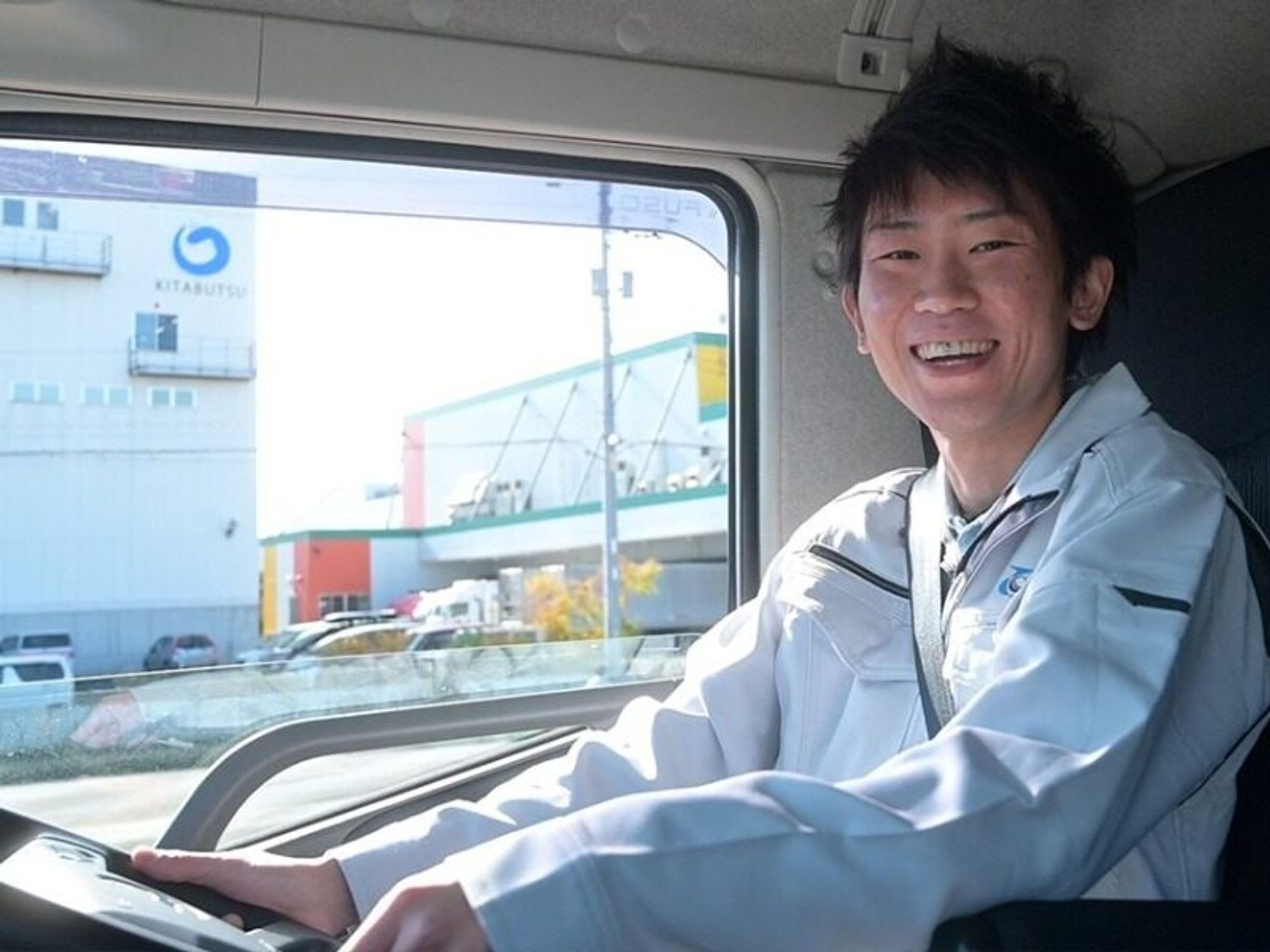 <定着率◎未経験OK>WEB面接/トレーラードライバー/年収500万以上-1番目の画像