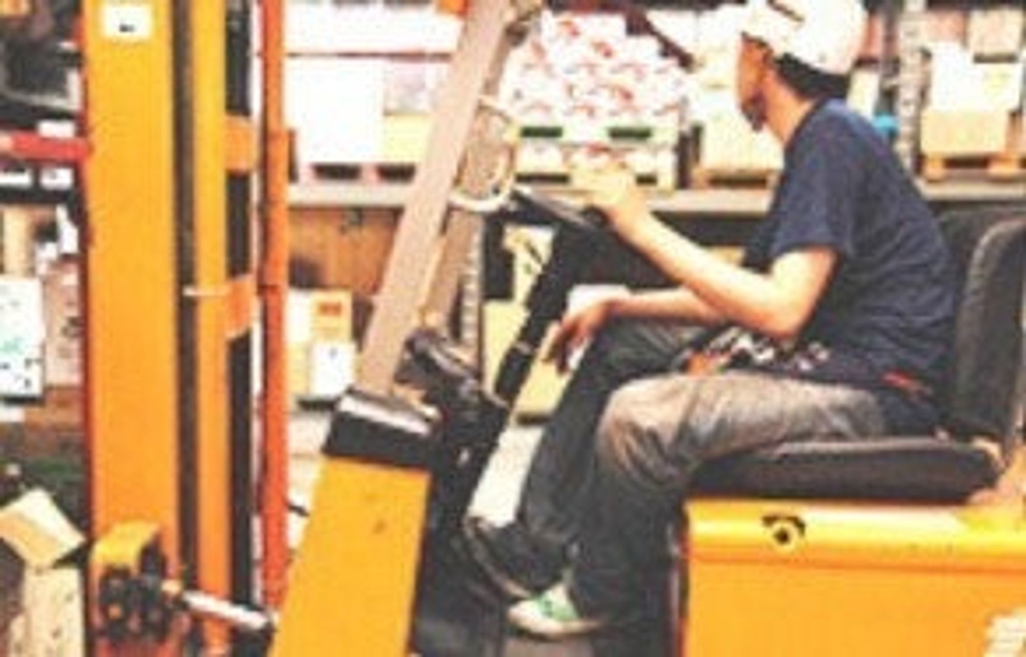 【大型フォークリフト】駅構内のお仕事／積込み作業／賞与2回-0番目の画像