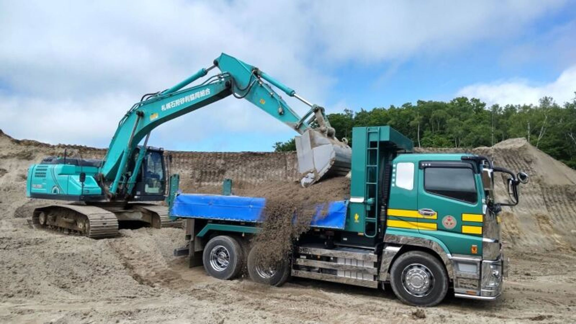 【WEB面接OK】月45万円可能☆大型トラックドライバーの1枚目の画像