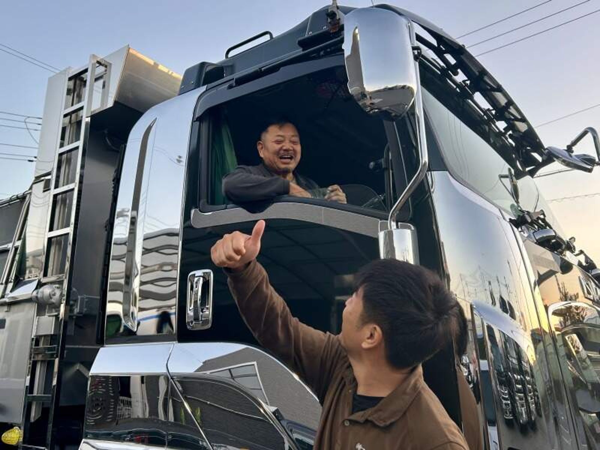 <ダンプカー/10t平ボ>仕事量も給与も安心安定!日帰り×中距離-2番目の画像