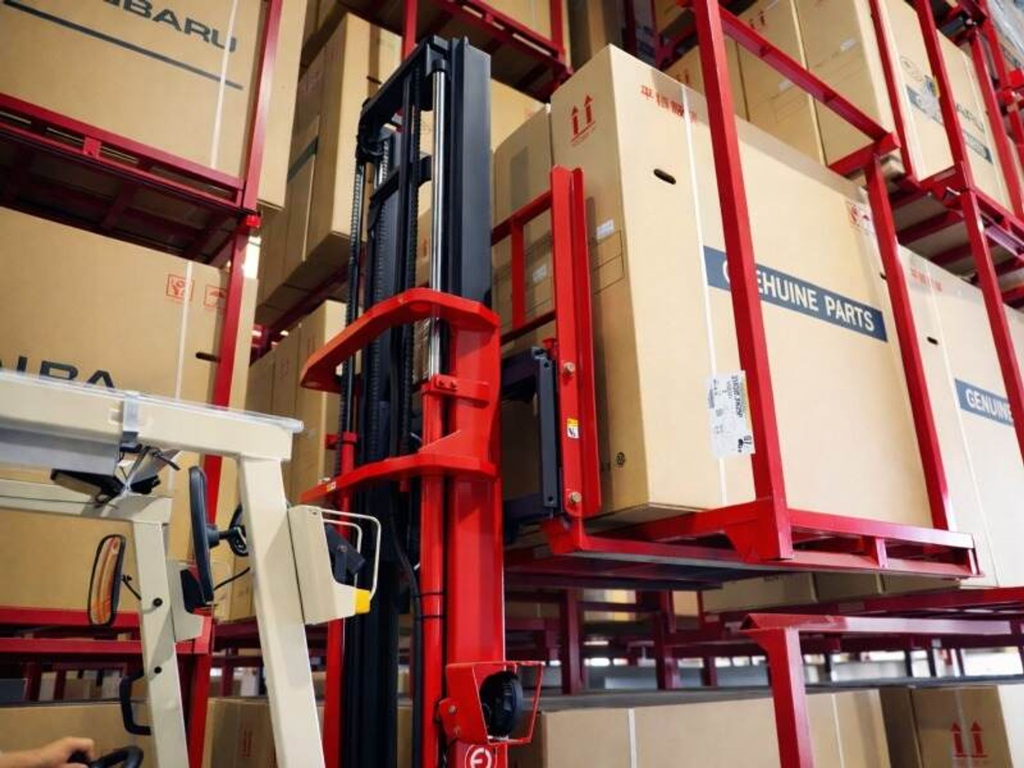 安定して長く働ける！倉庫内の検品・梱包・フォークリフト作業-0番目の画像