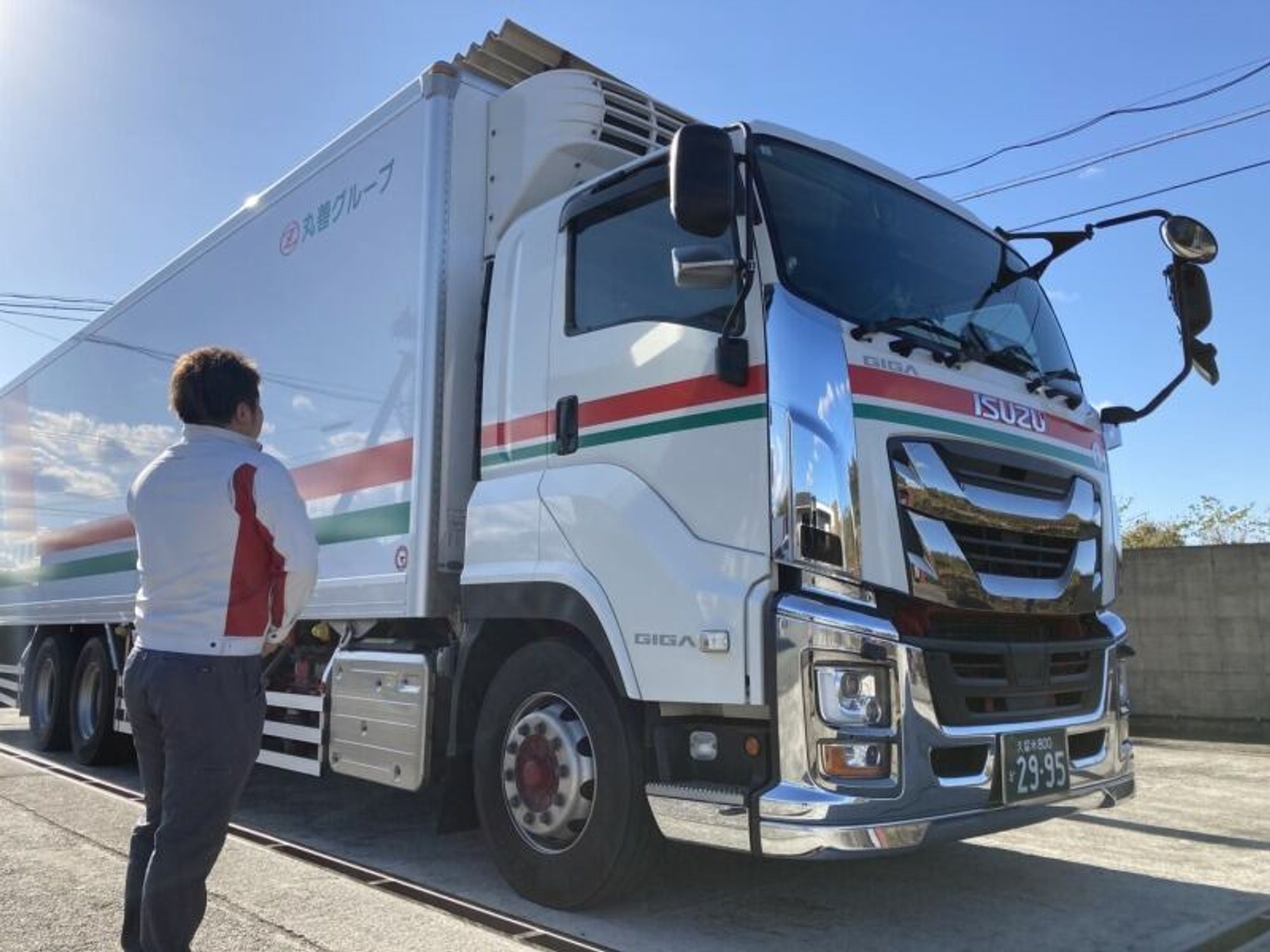 【高収入】月給50万円可！30～50代活躍中！10t長距離ドライバー-2番目の画像