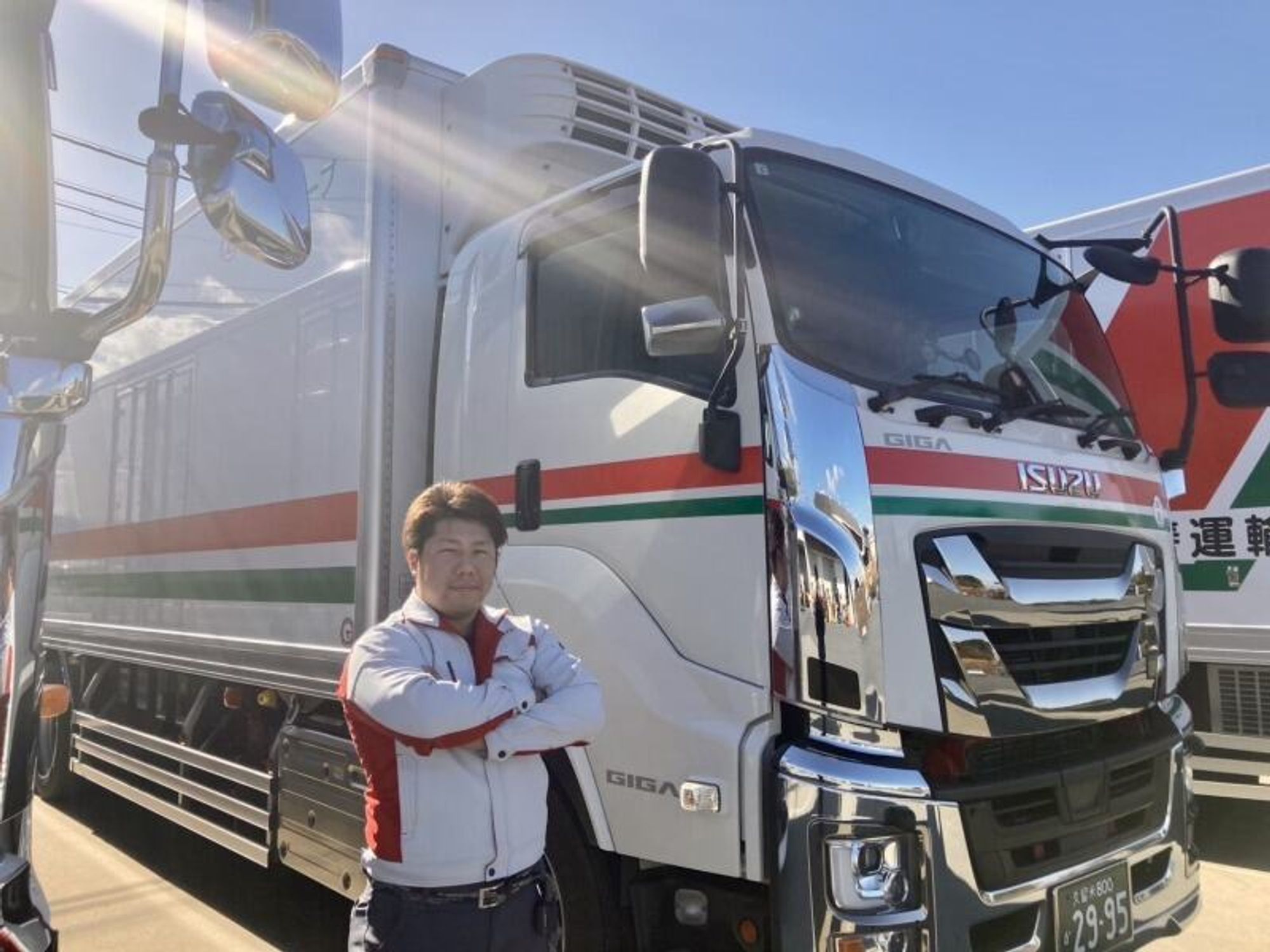【高収入】月給50万円可！30～50代活躍中！10t長距離ドライバー-0番目の画像