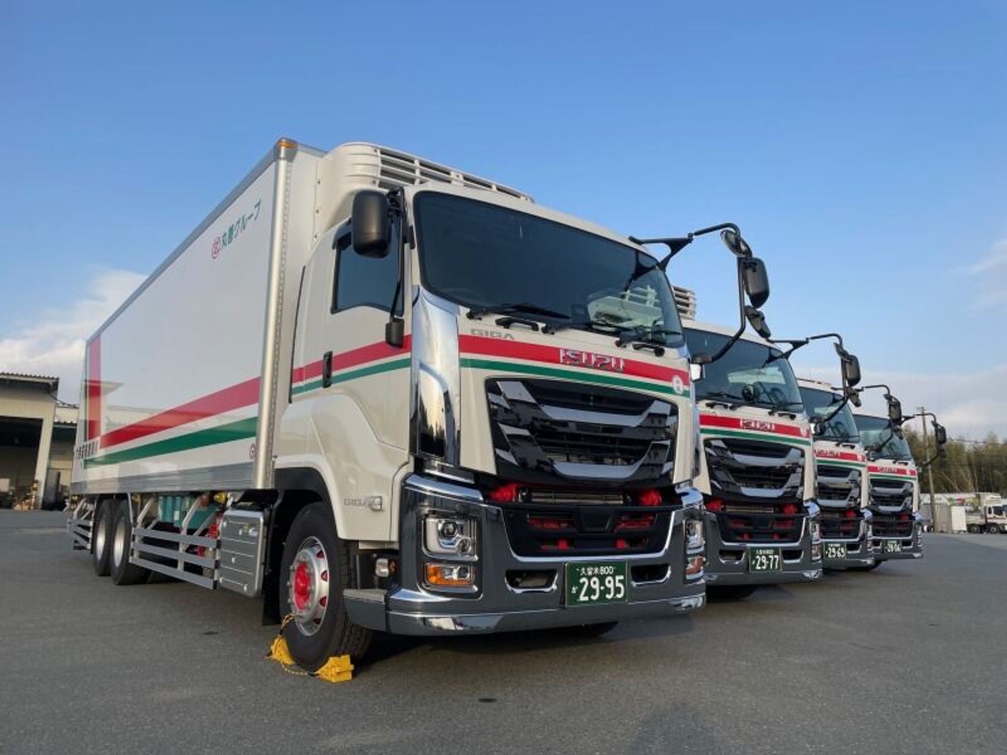 【高収入】月給50万円可！30～50代活躍中！10t長距離ドライバー-1番目の画像