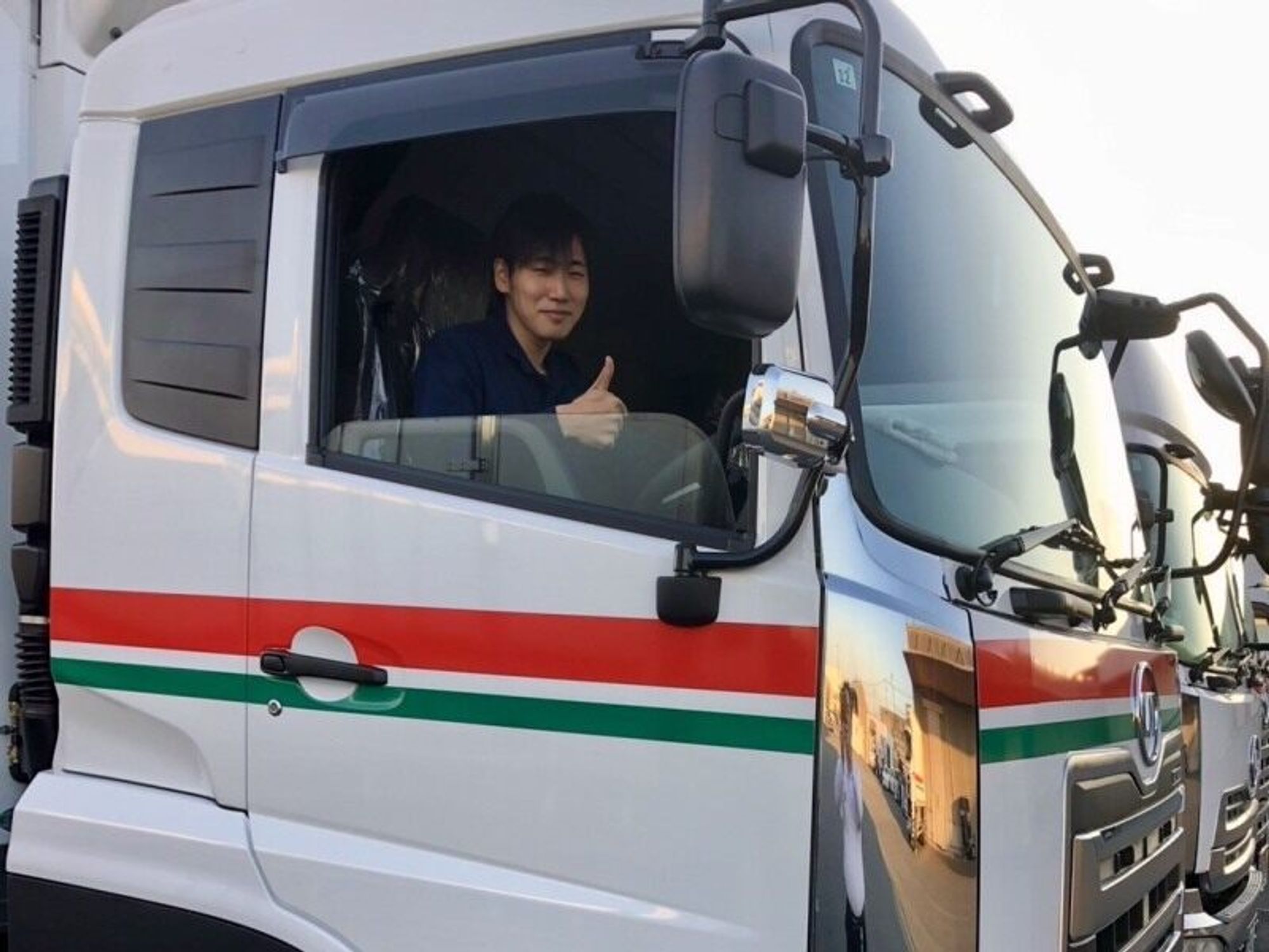 【未経験から叶う!】定着率90%超の安定企業/大型ドライバー-0番目の画像